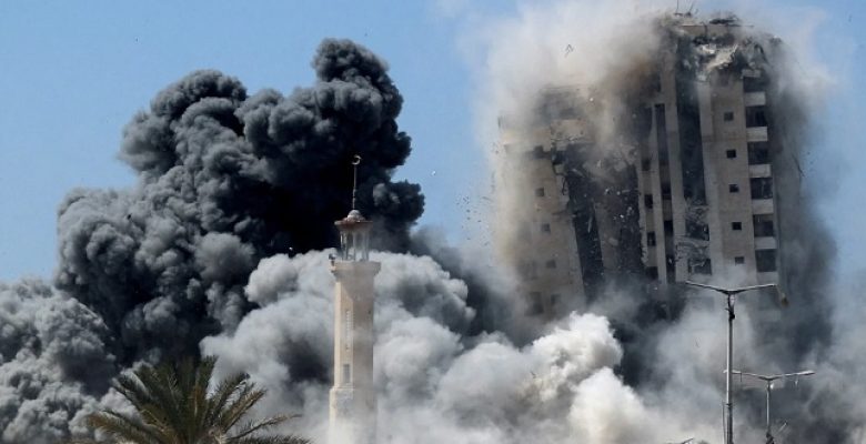 استشهاد فلسطينيين وقصف جوى ومدفعى إسرائيلى وعمليات نسف مبان سكنية جنوب شرق غزة