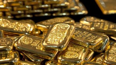 الذهب يتراجع بأكثر من 1% مع ارتفاع الدولار وتلاشى آمال خفض الفائدة 