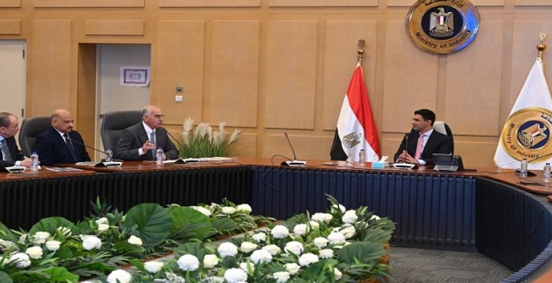 وزير الصناعة يبحث مع اتحاد الصناعات المصرية وجهاز مشروعات الخدمة الوطنية سبل مضاعفة صادرات الرخام والجرانيت